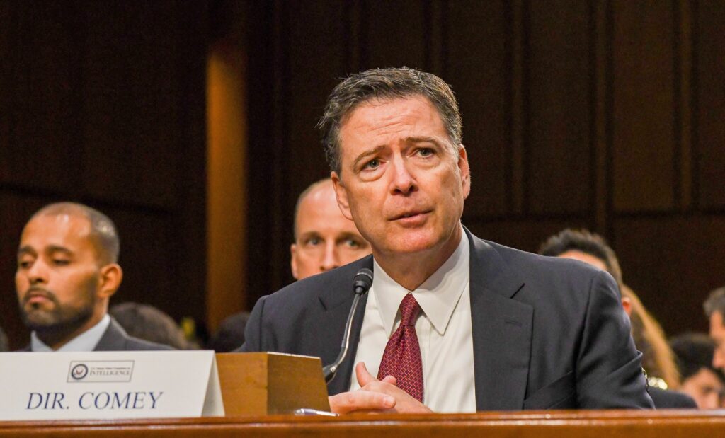 Exdirector del FBI reclama su inocencia y dice no temer nuevas acusaciones - AlbertoNews