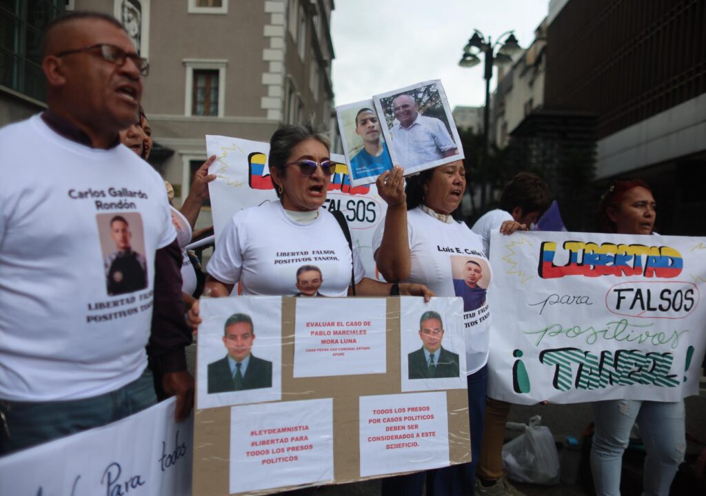 Exigen amnistía para acusados de nexos terroristas colombianos