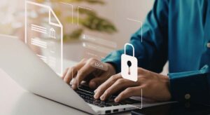 Expertos en ciberseguridad insisten: «Hoy en día, cuando la gente utiliza Internet, la realidad es que le vende un poco su alma al diablo»