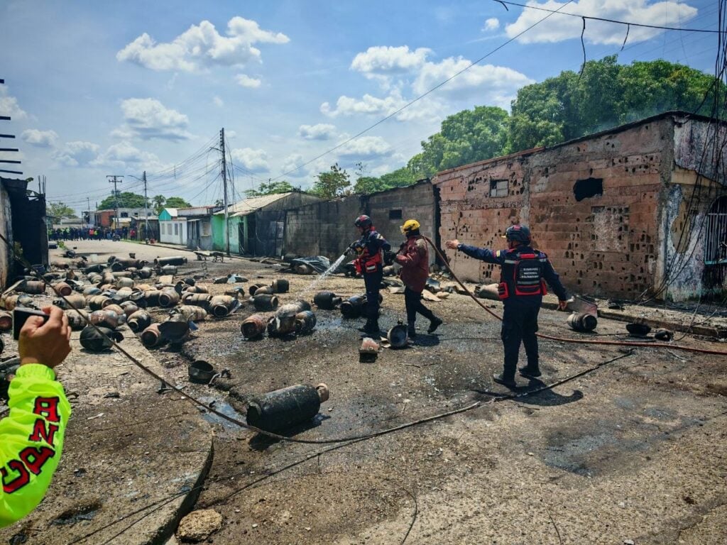 Explosión de bombonas de gas en San Carlos ocasiona un herido y daños materiales durante jornada comunal
