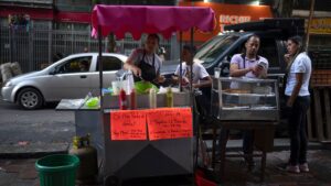 Falta de crédito, inflación y distorsiones cambiarias ahogan el emprendimiento en Venezuela
