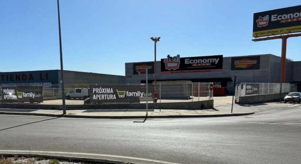 Family Cash ya roza los 50 hipermercados tras hacerse con un centro de Economy Cash en Alzira (Valencia)