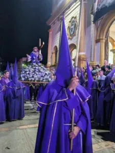 Fe púrpura custodió al Nazareno en su tradicional procesión en frontera
