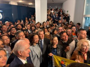 Feijóo y líderes del Partido Popular reciben a María Corina Machado en Génova con un abrazo: «Valiente» – AlbertoNews