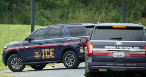 Francia anuncia la repatriación de la octogenaria detenida por el ICE