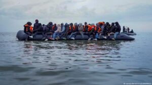 Francia y Reino Unido firman acuerdo para frenar migración