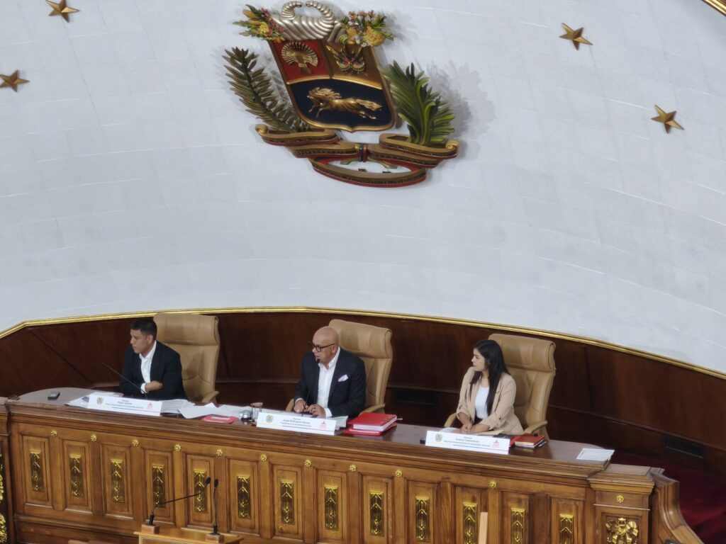 Chavismo mantiene control institucional con Larry Devoe y cede Defensoría del Pueblo por su escaso poder: la lectura de analistas