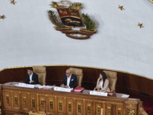 Gobierno se blinda con Devoe en Fiscalía y deja Defensoría en segundo plano