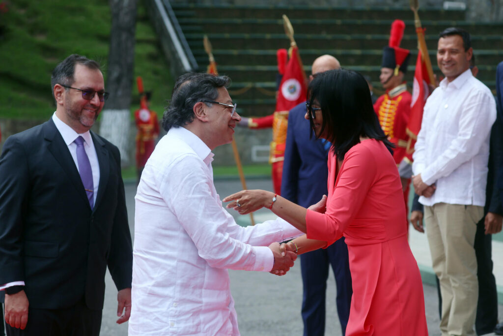 Gustavo Petro se reunió con Delcy Rodríguez en Caracas tras la captura de Nicolás Maduro