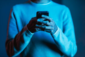 Identifican nueva versión de malware que se infiltra en aplicaciones de la App Store y Google Play
