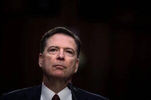 Imputan al exdirector del FBI James Comey por amenazar a Trump