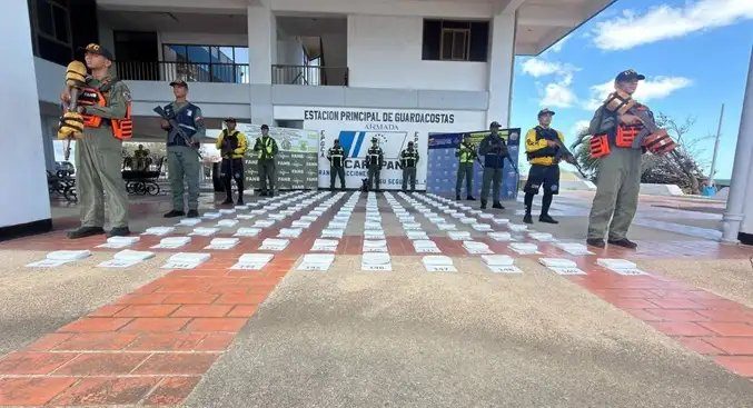 Incautan más de 80 kilos de droga en costas de Paria