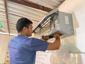 Instalan siete equipos de aire acondicionado en escuela de El Palotal