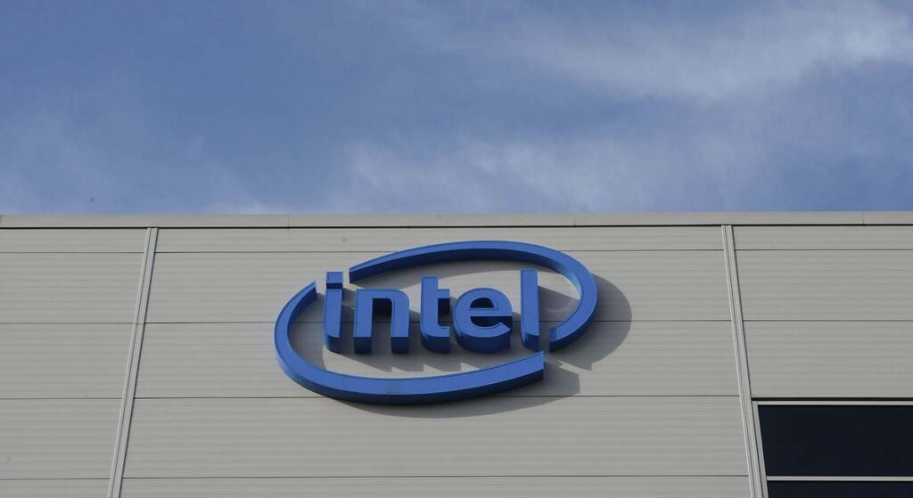 Intel alcanza un acuerdo con Apollo para recuperar una planta de chips en Irlanda por 14.000 millones de dólares