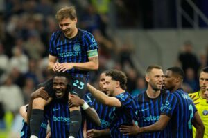Inter de Milán supera 3-0 a Cagliari y se acerca al título