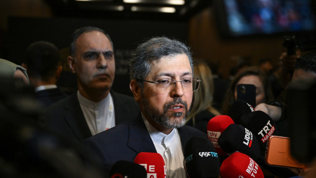 Irán acusa a EE.UU. de crear un "circo diplomático" y "sabotear" las negociaciones