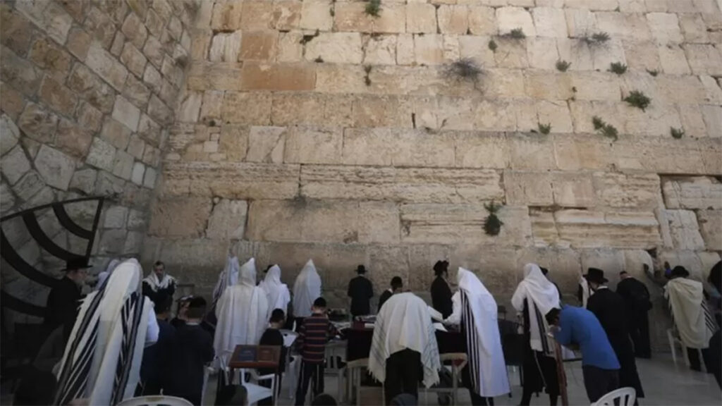 Israel autoriza hasta 100 fieles en el Muro Occidental de Jerusalén