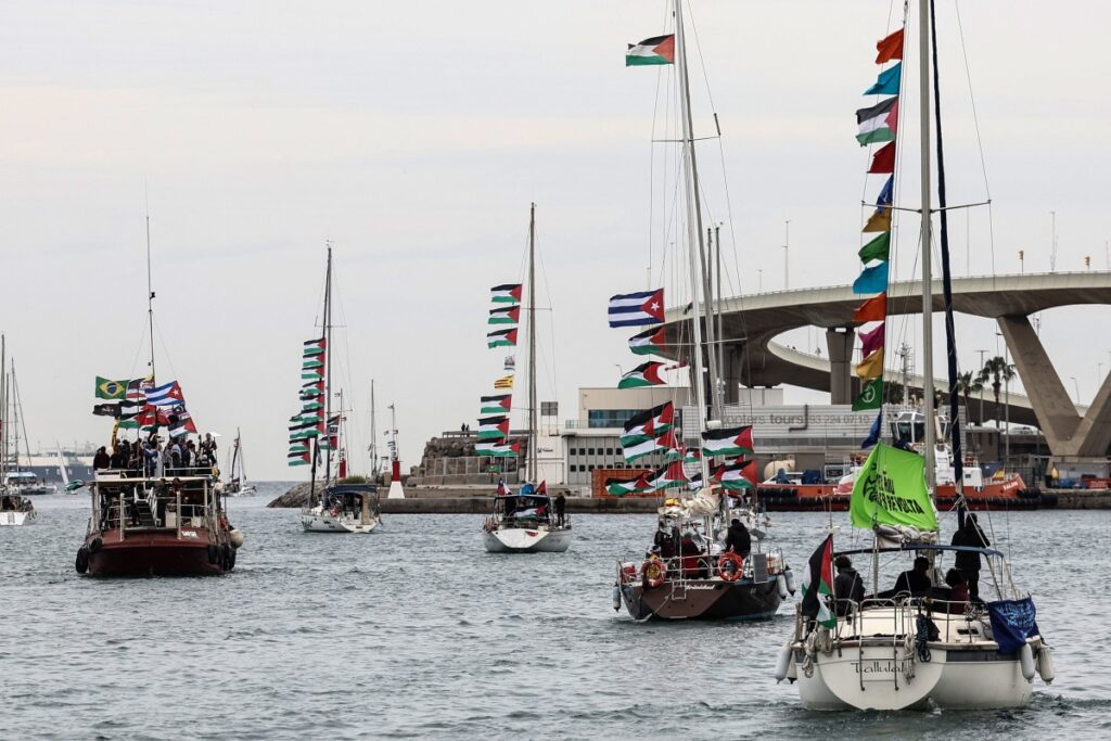 Israel intercepta flotilla para Gaza lejos de su costa y detiene al menos a 175 activistas