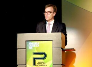 John Barrett destaca el rol del sector privado en la recuperación energética de Venezuela