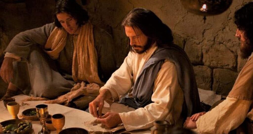 Jueves Santo: Jesús nos enseña a amar sirviendo