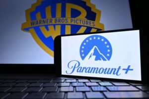 Junta de accionistas de Warner Bros aprueba el acuerdo de fusión con Paramount Skydance