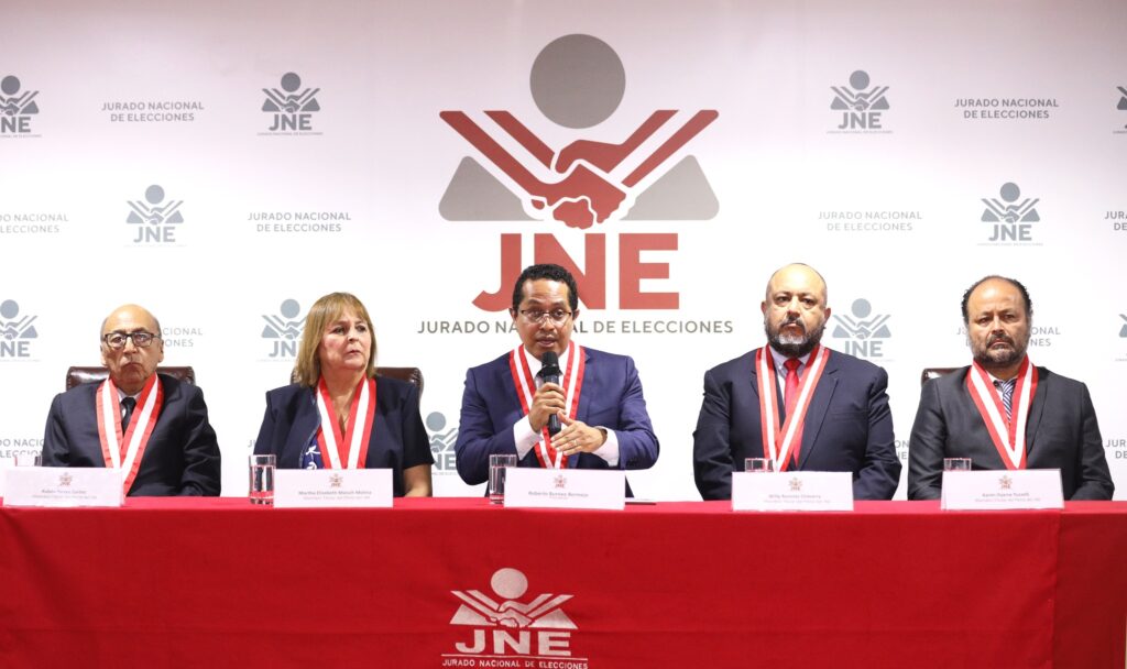 Jurado Nacional de Elecciones de Perú reconoce irregularidades en comicios