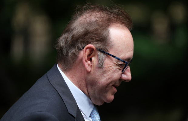 Kevin Spacey alcanza acuerdo extrajudicial con demandantes 