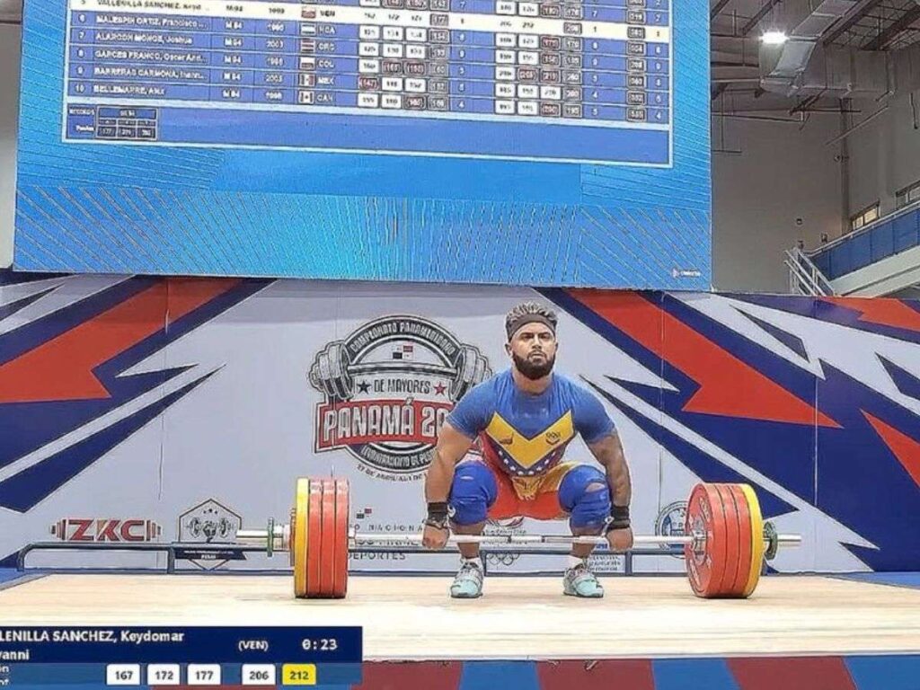 Keydomar Vallenilla alza oro con récord panamericano