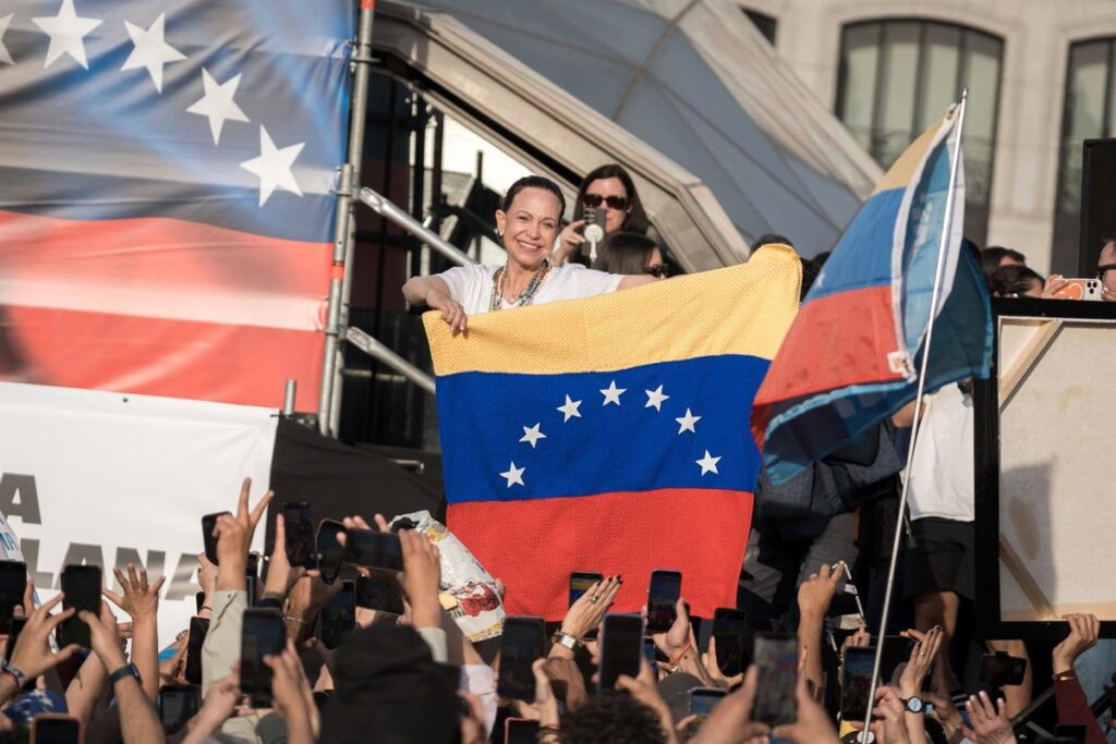 La Embajada de Venezuela pide disculpas por las palabras de Carlos Baute en el acto de Corina