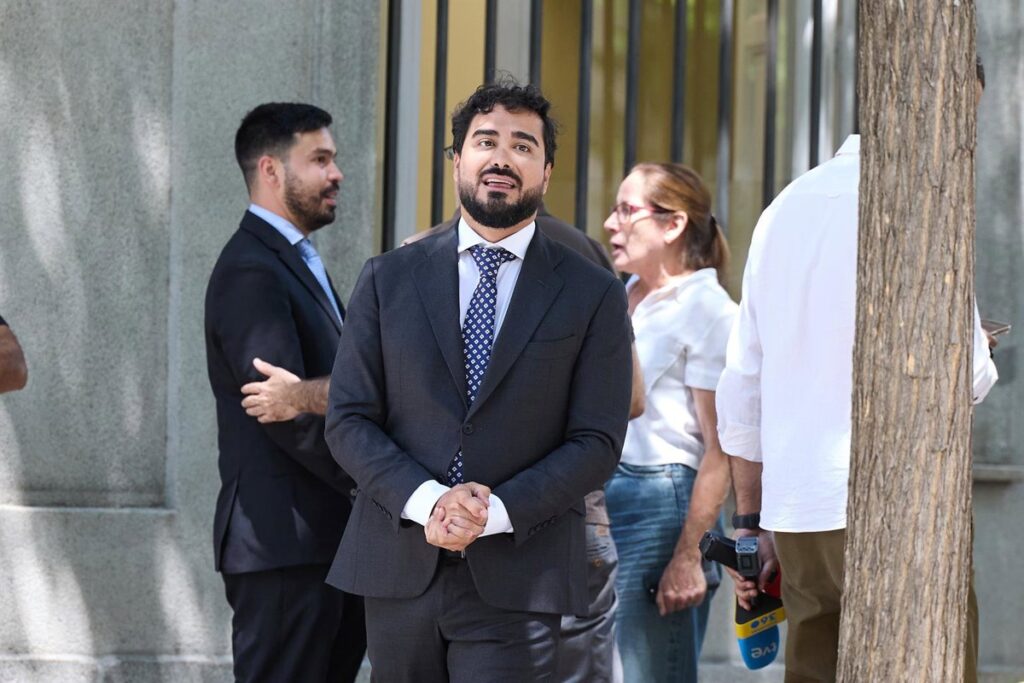 La Eurocámara da el primer paso para suspender la inmunidad de 'Alvise' para ser juzgado por el Supremo