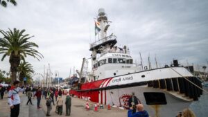 La Global Sumud Flotilla zarpa desde Barcelona para llevar ayuda a Gaza tras un primer intento fallido por el mal tiempo | elperiodico.com