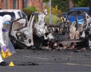 La Policía atribuye el carro bomba contra Policía de Belfast al «nuevo IRA» – AlbertoNews