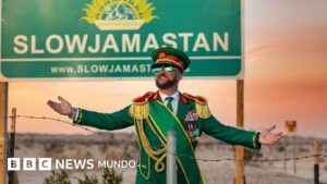 La República de Slowjamastan, la micronación fundada en California por un excéntrico «sultán» que ya tiene 25.000 ciudadanos
