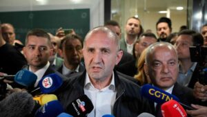 La UE acoge con cautela la victoria en Bulgaria de un nuevo líder prorruso tras la derrota de Orbán en Hungría | elperiodico.com