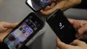 La UE ultima una app para verificar la edad de los usuarios en internet | elperiodico.com