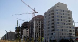 La construcción ‘pincha’: la vivienda terminada se desploma por nueve meses consecutivos mientras los precios están en máximos históricos