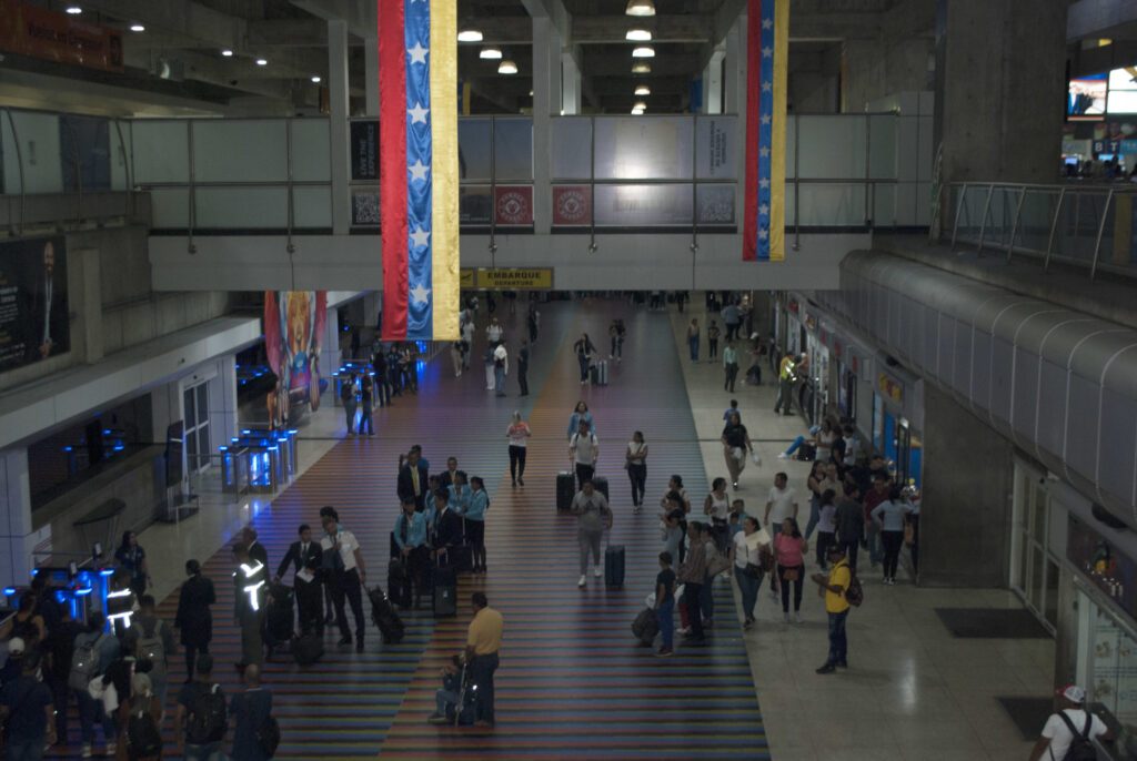La diáspora venezolana acorta la separación con la reactivación de los vuelos desde EE.UU. - AlbertoNews
