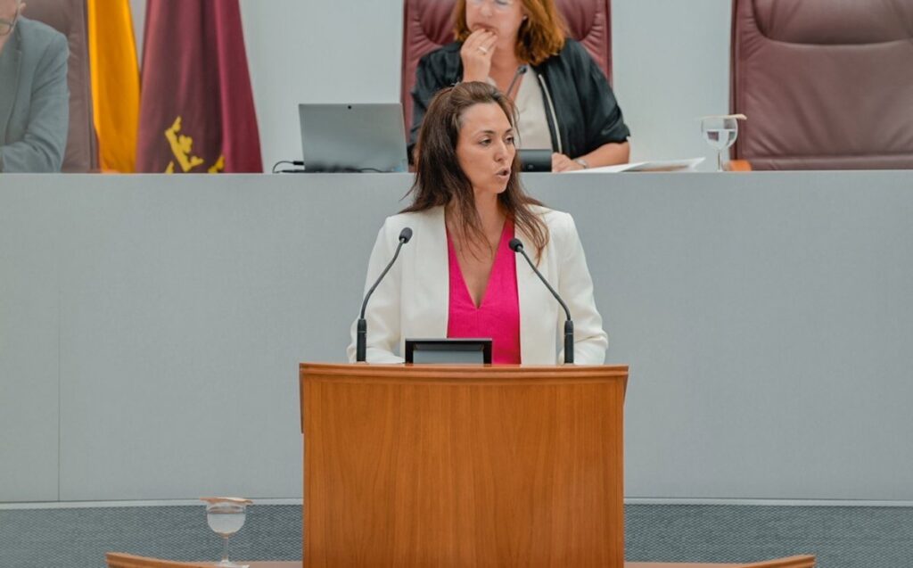 La diputada regional Virginia Martínez deja Vox y se marcha al Grupo Mixto