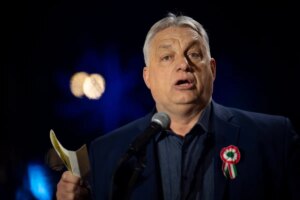 La estrategia de Viktor Orban en su última semana para sobrevivir: el relato de la amenaza externa, la protección de fronteras y la supervivencia nacional | elmundo.es