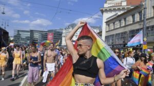 La justicia europea acusa a Hungría de vulnerar el «derecho a la dignidad humana» con su ley anti-LGTBI | elperiodico.com