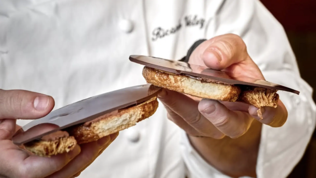 La mejor palmera de chocolate del mundo se vende en Madrid, lleva manteca de cerdo de Guijuelo y tiene un precio de 16 euros