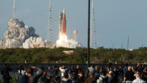 La misión espacial Artemis II partió hacia la Luna