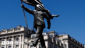 La misteriosa estatua de Banksy que apareció por sorpresa en el centro de Londres