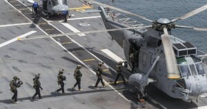 La operación ‘Atalanta’ monitoriza dos embarcaciones atacadas por piratas en Somalia