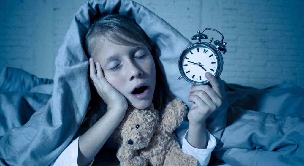 La psicología sugiere que dormir menos de 6 horas de forma crónica reduce hasta un 30% la capacidad cognitiva
