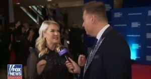 La secretaria de prensa de Trump antes del tiroteo en la cena: «Habrá disparos» – AlbertoNews