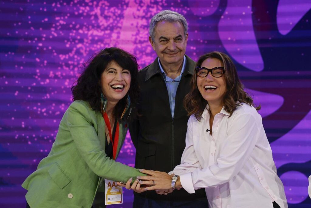La ministra de Igualdad, Ana Redondo, el expresidente del Gobierno José Luis Rodríguez Zapatero y la primera dama de Brasil, Janja Lula da Silva, este viernes en Barcelona.