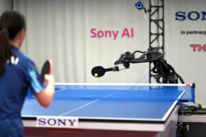 Las máquinas ya nos ganaban al ajedrez y al go. Ahora están a punto de ganarnos en algo mucho más difícil: el ping pong