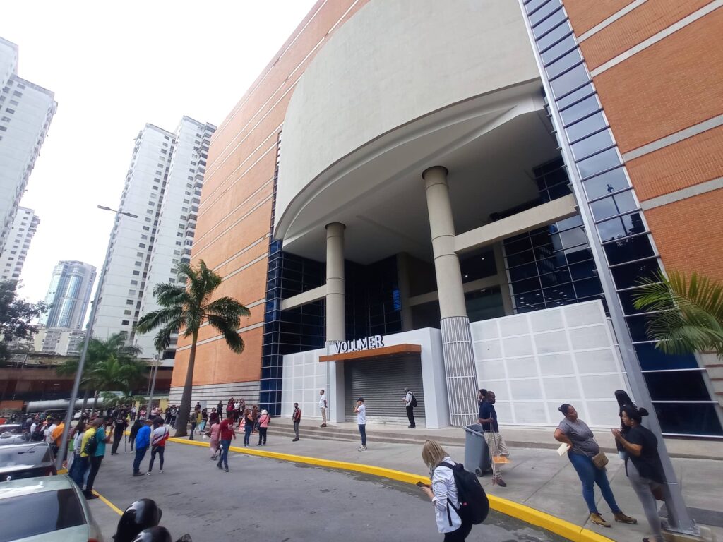 Las medidas de racionamiento eléctrico podrían extenderse en centros comerciales de Venezuela