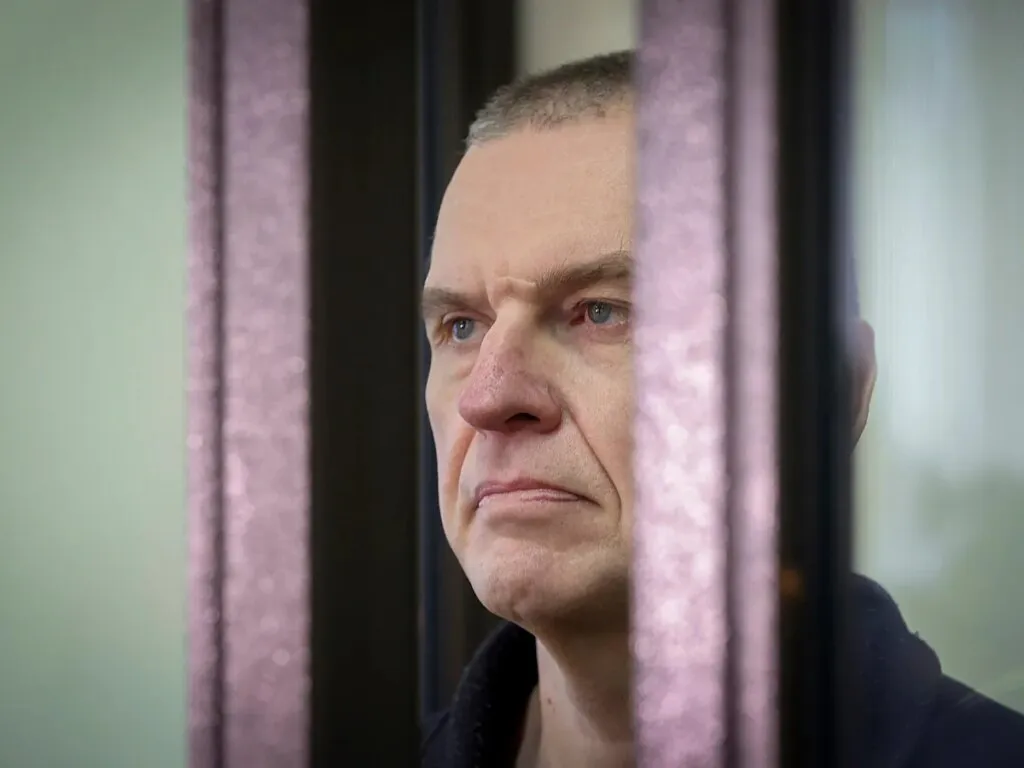 Liberado el periodista Andrzej Poczobuten, último premio Sájarov, en un intercambio de prisioneros con Bielorrusia
